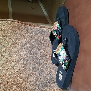 Yellow Box Multicolor Tropical Floral Slip On Thong Flip Flops Sandals Shoes